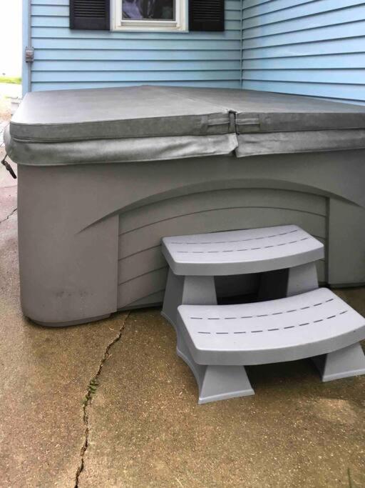 Caddy Corner Has A Hot Tub Just Outside Of Town Villa French Lick Buitenkant foto