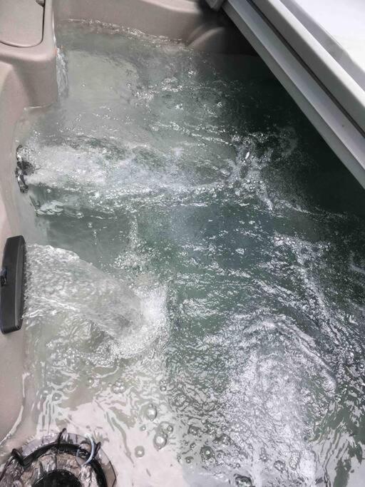 Caddy Corner Has A Hot Tub Just Outside Of Town Villa French Lick Buitenkant foto