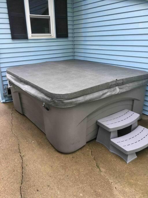 Caddy Corner Has A Hot Tub Just Outside Of Town Villa French Lick Buitenkant foto