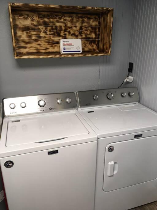 Caddy Corner Has A Hot Tub Just Outside Of Town Villa French Lick Buitenkant foto